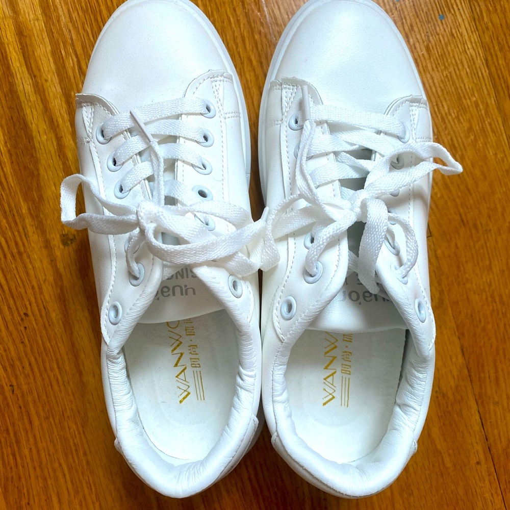 White Tennis Shoes SIZE 7